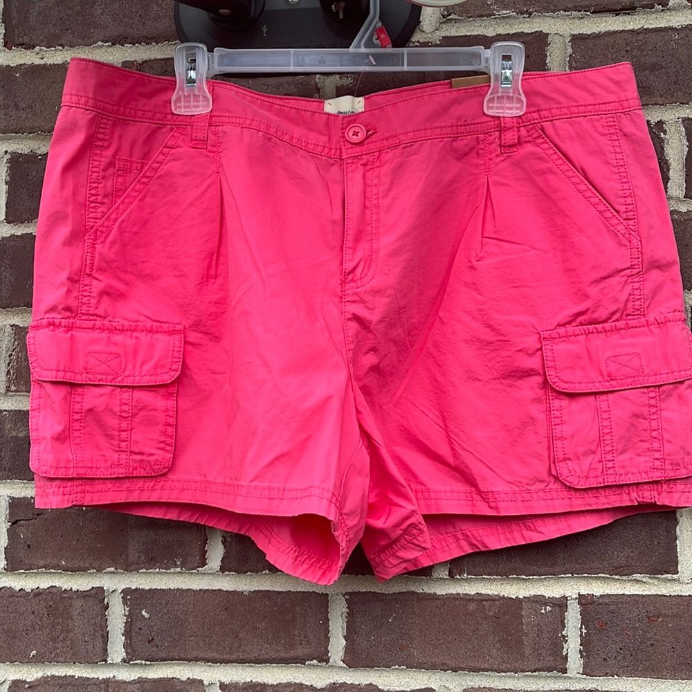 G.H bass & co coral shorts